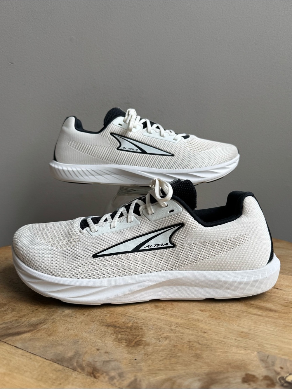 Altra Escalante 4 Road Running Shoes - White / Black Men 10